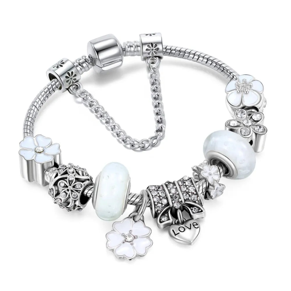 Unieke zilvere bedelarmband love